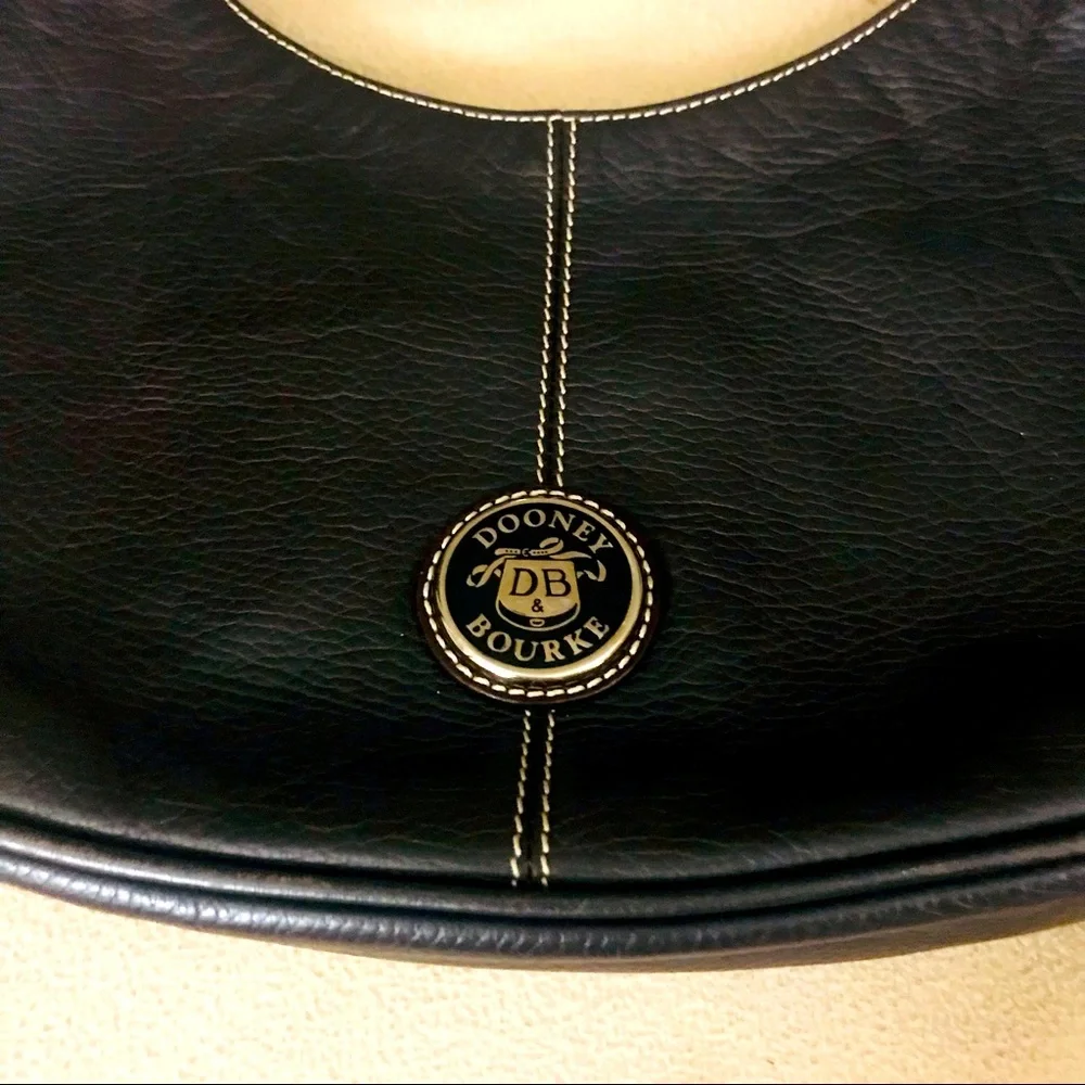 Dooney & Bourke classic dooney